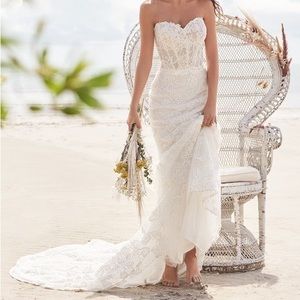 Size 14 New Never Been Worn Wedding Dress